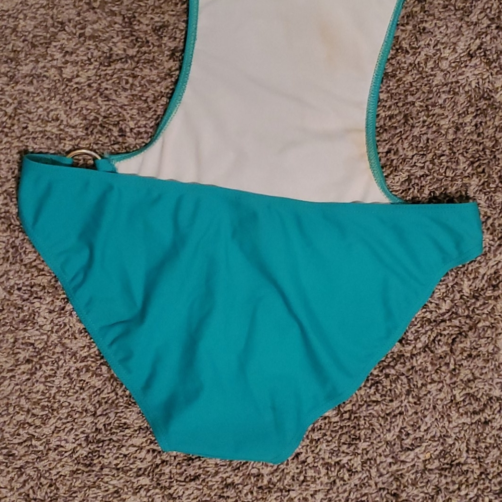 Bathing Suit - Picture 4 of 7